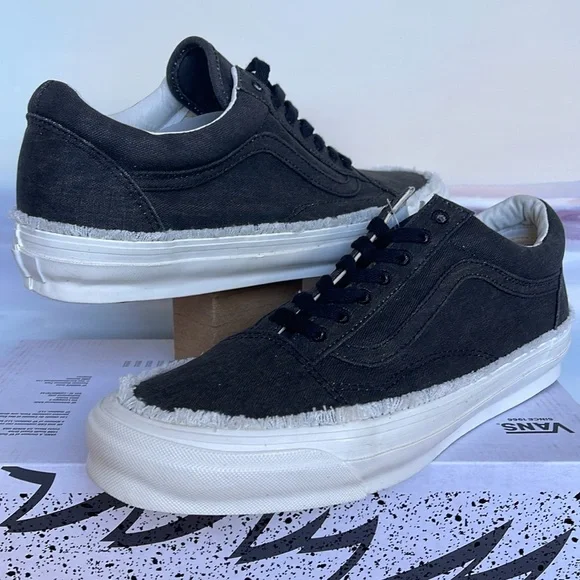 Vans Men’s 0g Old Skool Low
Raw Edge Black
VN0A5FBEBLK
Sneakers - Picture 8 of 16